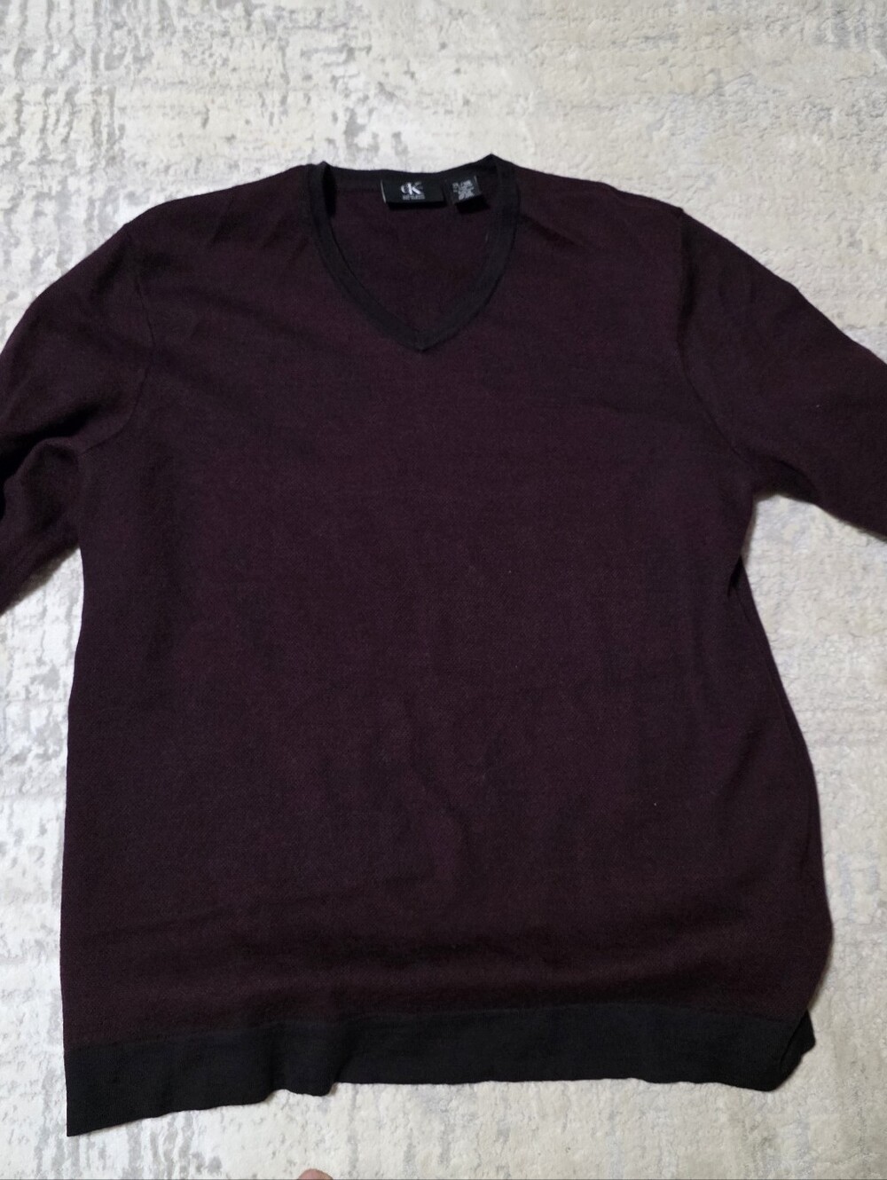 Calvin Klein Men's V-Neck Sweater in Deep Burgundy Xl
